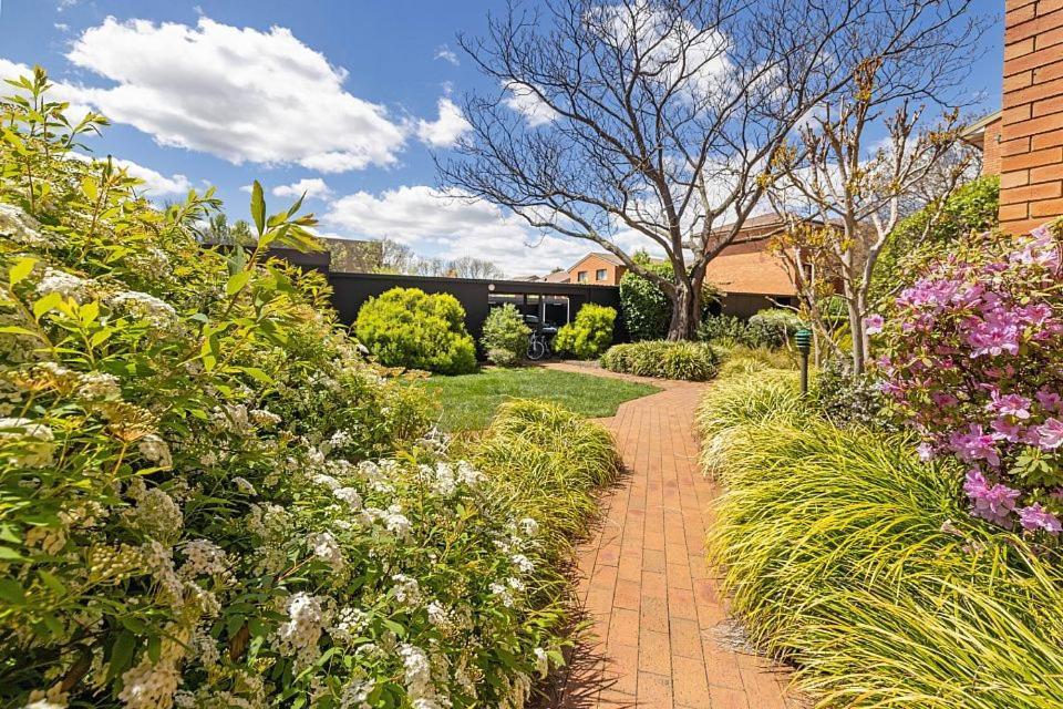 Oxley Court Serviced Apartments Canberra Buitenkant foto