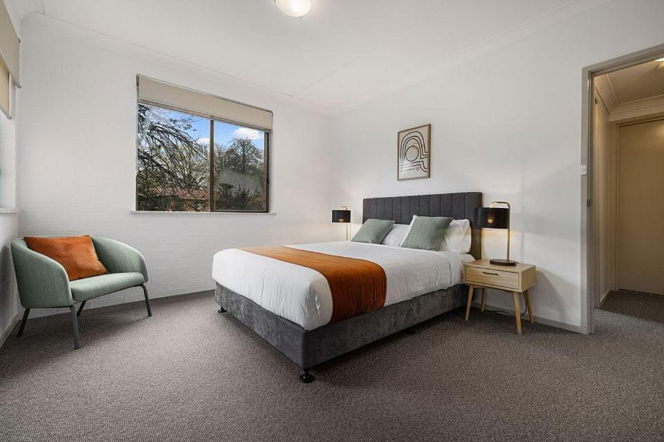 Oxley Court Serviced Apartments Canberra Buitenkant foto