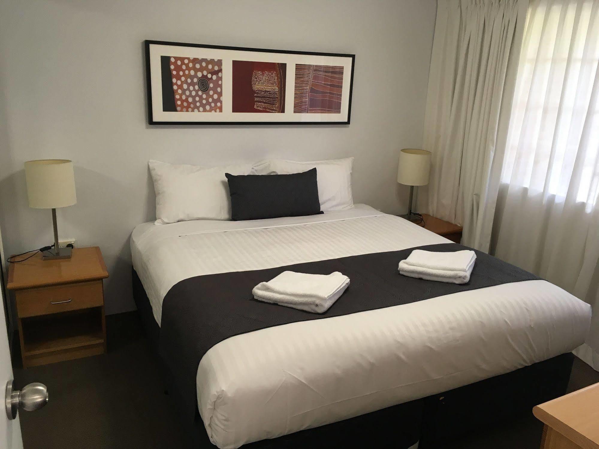 Oxley Court Serviced Apartments Canberra Buitenkant foto
