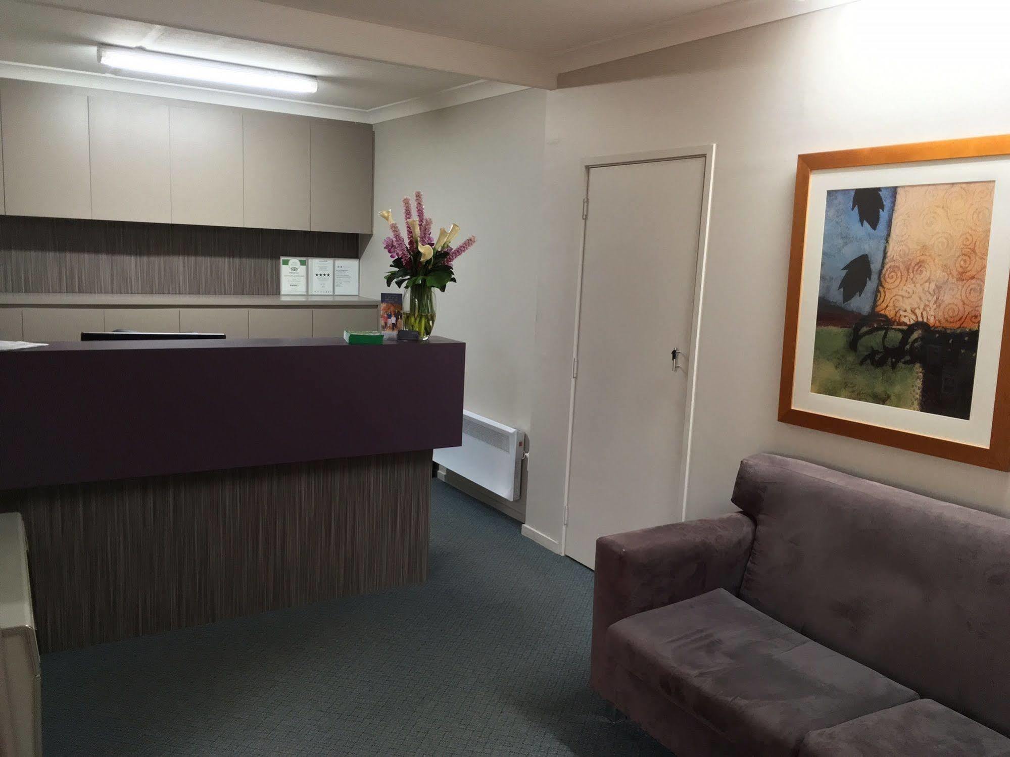 Oxley Court Serviced Apartments Canberra Buitenkant foto