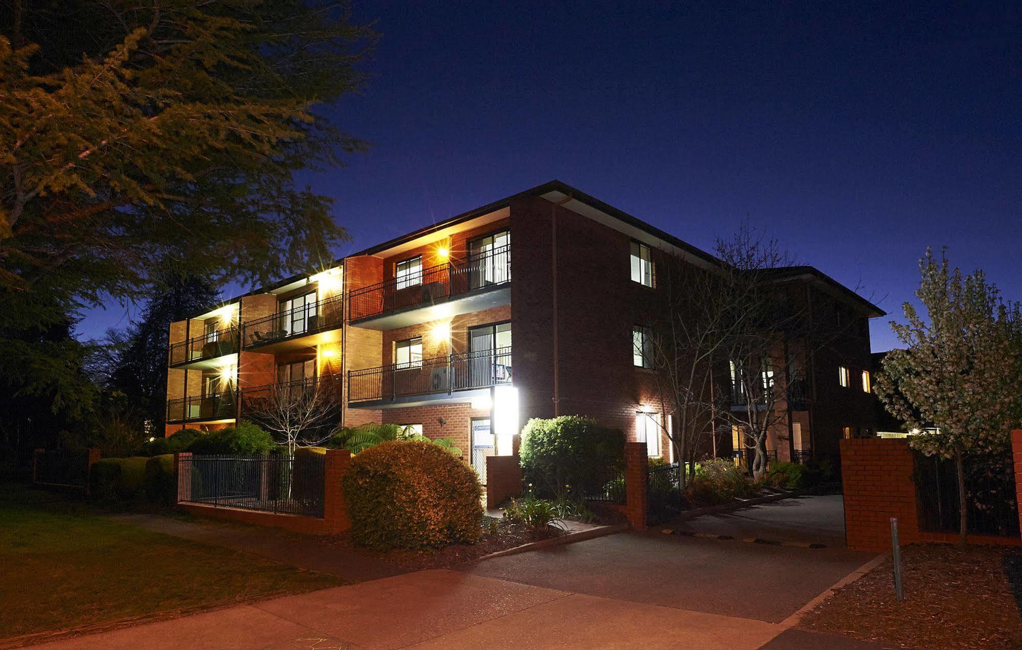 Oxley Court Serviced Apartments Canberra Buitenkant foto
